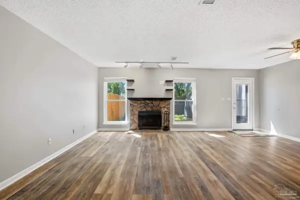 6055 Hilburn Rd, Pensacola, FL 32504