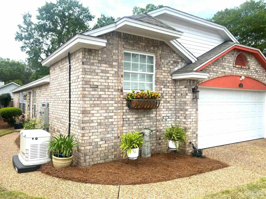3505 Silvertree Ln, Pensacola, FL 32504 - #3