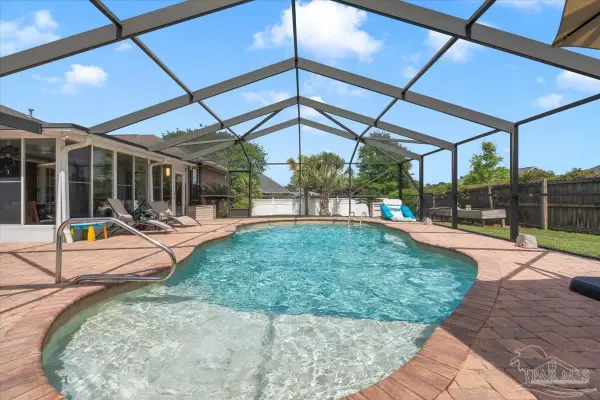 25 Bartlett Cir, Pensacola, FL 32505