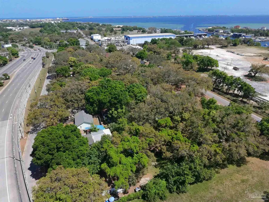 2305 Interlaken St, Pensacola, FL 32502 - #2
