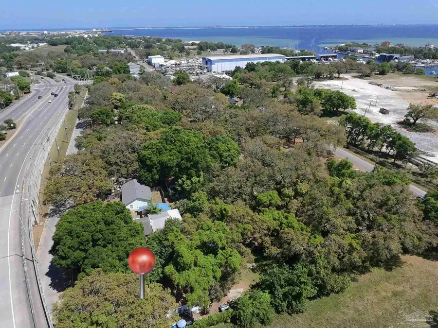 2305 Interlaken St, Pensacola, FL 32502 - #3