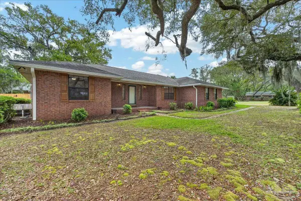 56 Warwick Dr, Shalimar, FL 32579