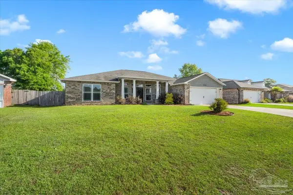 5667 Flume Dr, Pace, FL 32571