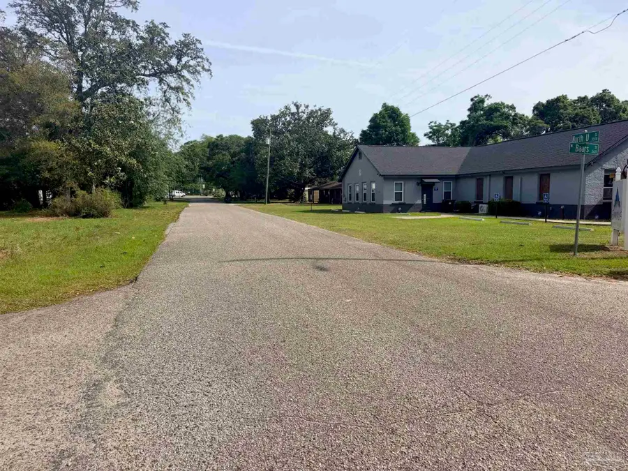 3001 N U St #https://1drv.ms/v/c/6cf2e6b2608c5d27/IQDmVkf3Z7IAQ, Pensacola, FL 32505 - #3