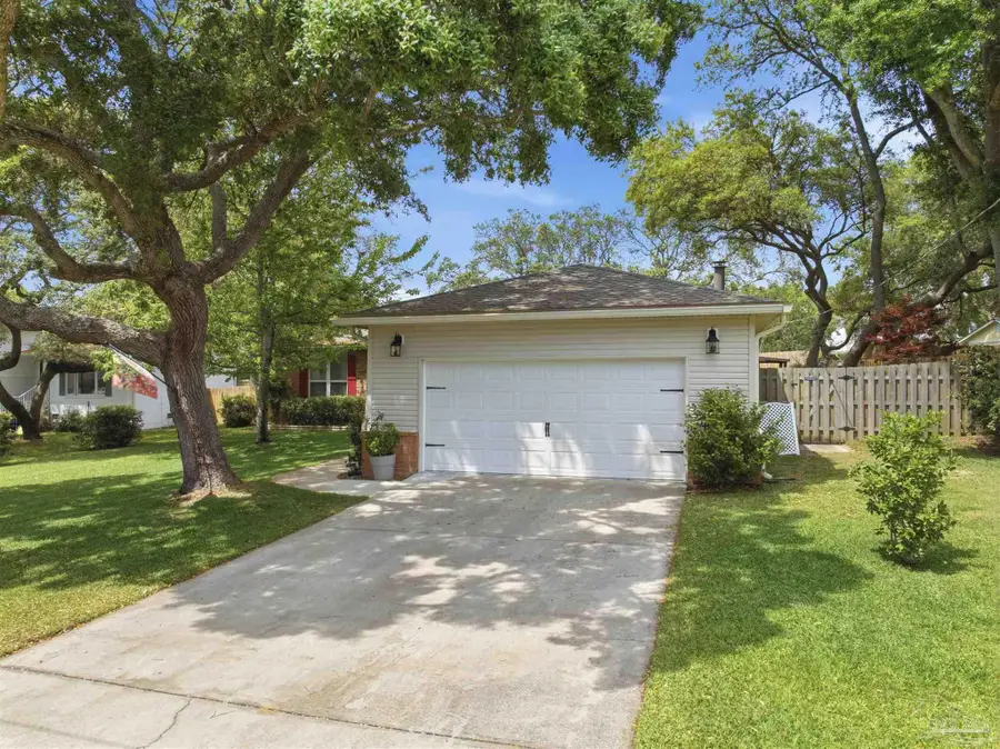 22 Dogwood Dr, Shalimar, FL 32579 - #2