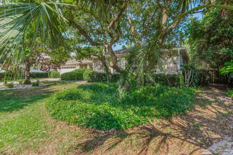 2034 Bayou Dr, Navarre, FL 32566 - #2