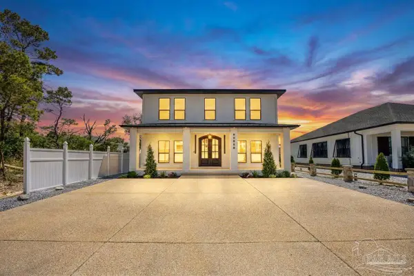 13611 Zodiac Dr, Pensacola, FL 32507