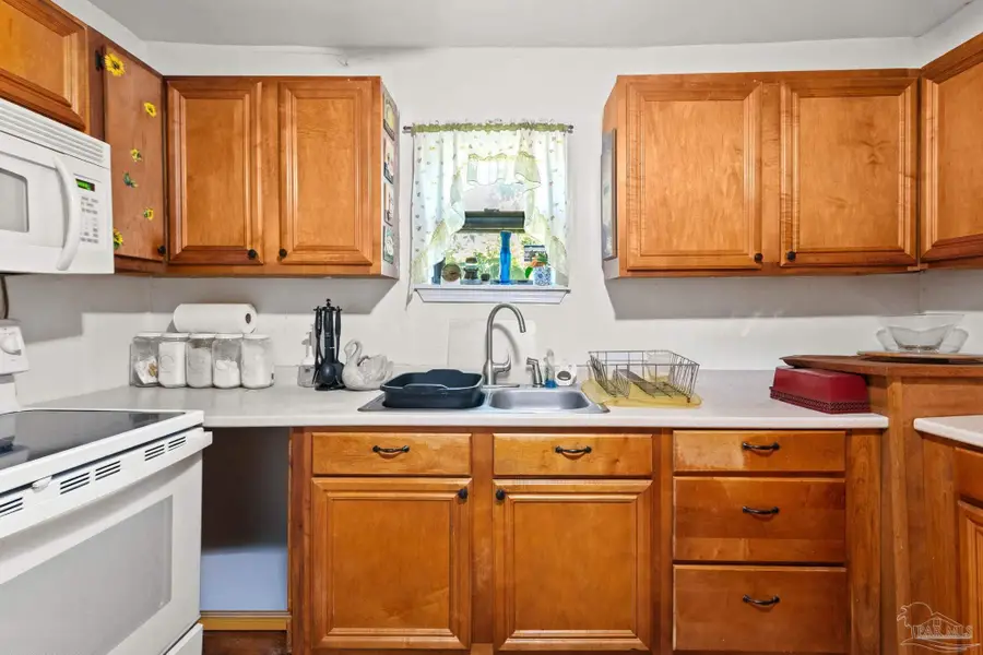 220 Liberty St, Atmore, AL 36502 - #3