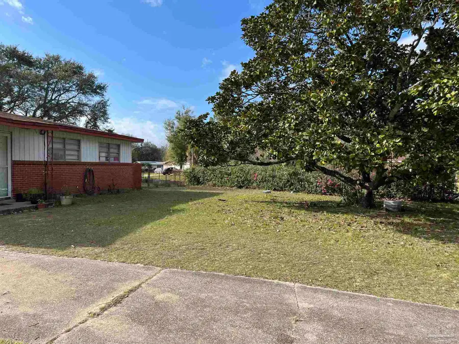 1101 Desmonde Dr, Pensacola, FL 32505 - #3