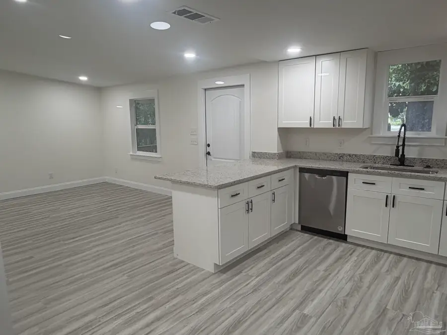 916 Brookhills Dr, Cantonment, FL 32533 - #2