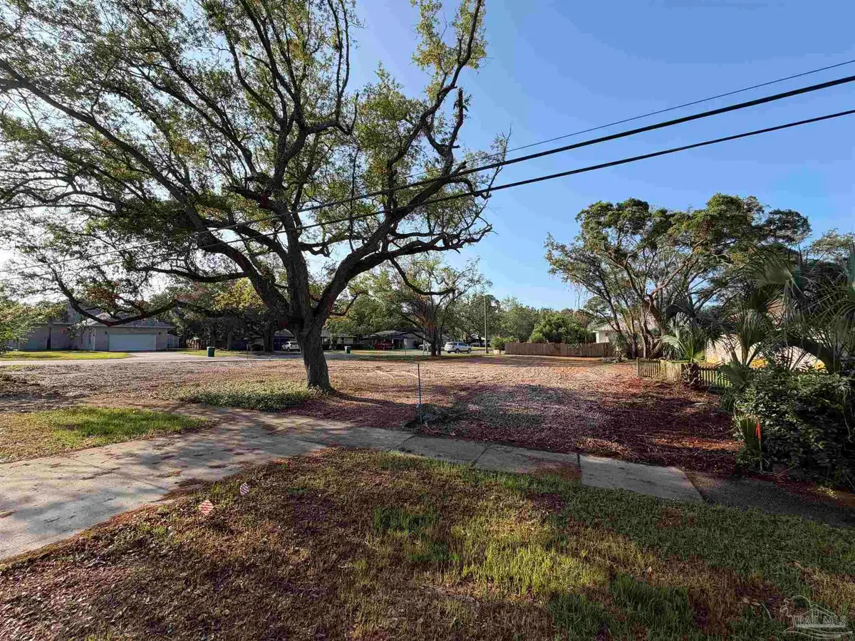 401 Fairpoint Dr, Gulf Breeze, FL 32561 - #1