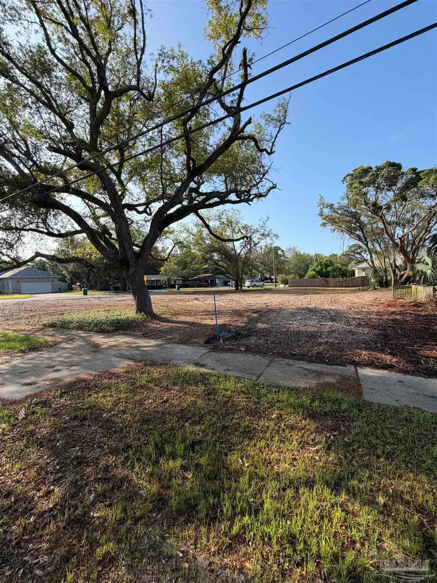 401 Fairpoint Dr, Gulf Breeze, FL 32561 - #2