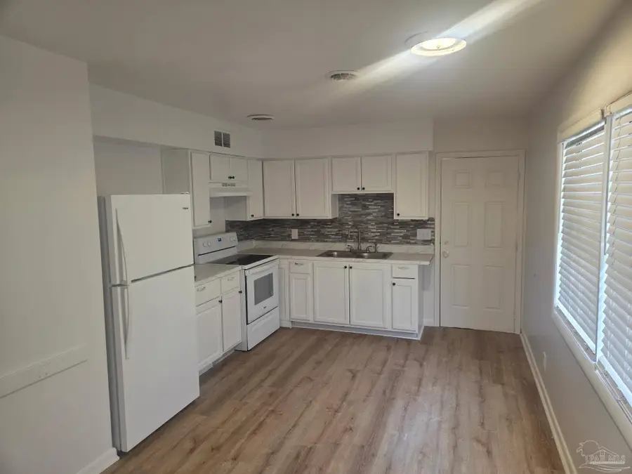 6011 Greenwood Ln, Pensacola, FL 32504 - #2