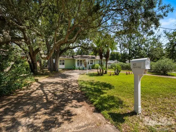 420 Fairpoint Dr, Gulf Breeze, FL 32561