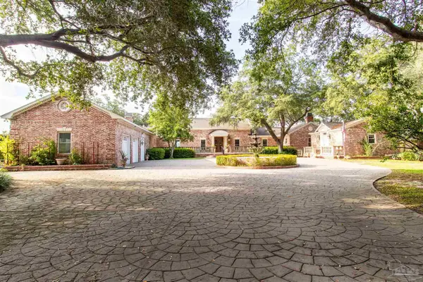 80 Duncan Ave, Gulf Breeze, FL 32561