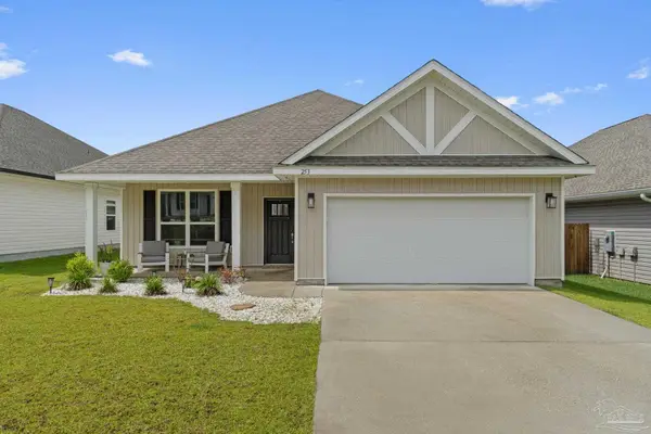 253 Camellia Dr, Cantonment, FL 32533