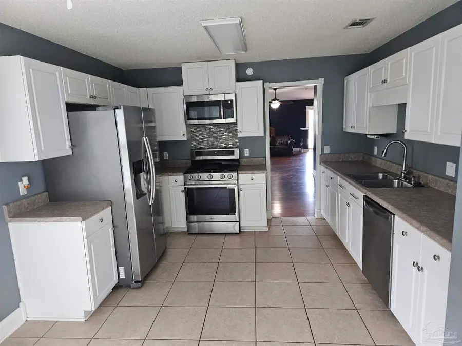2436 Gulf Breeze Ave, Pensacola, FL 32507 - #2