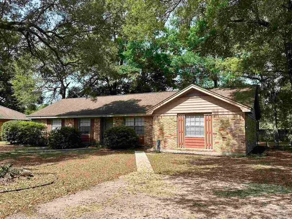 5185 Hilltop Dr, Milton, FL 32570