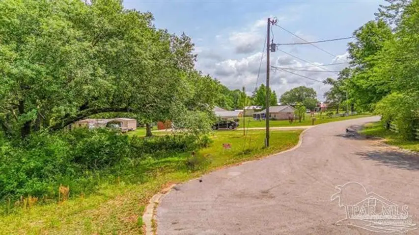 5600 Jamesville Ln, Pensacola, FL 32526 - #1
