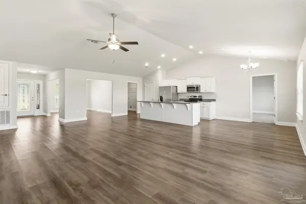9819 Shangri La West Rd, Milton, FL 32583