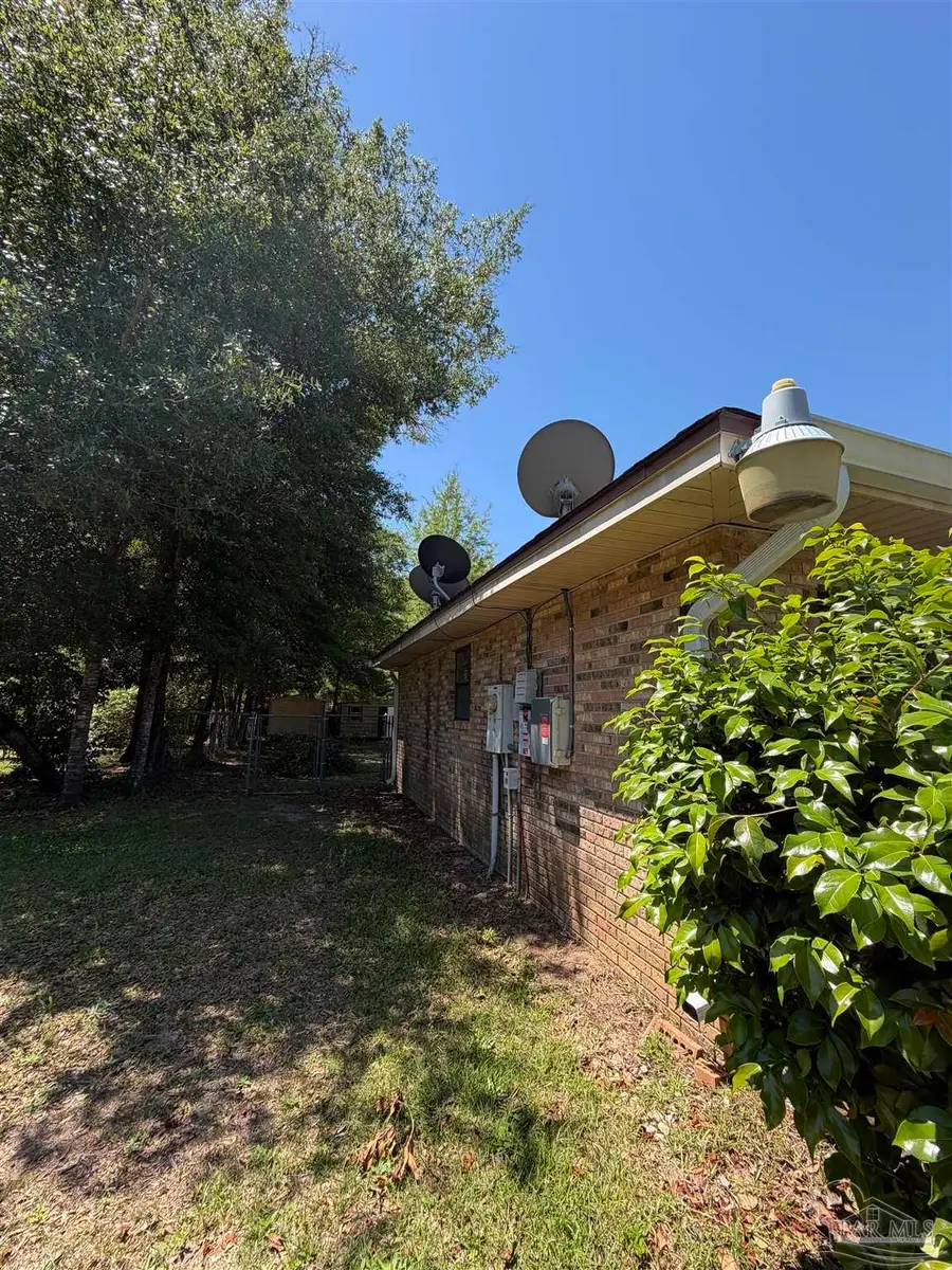 5599 Wesley Dr, Milton, FL 32570 - #3