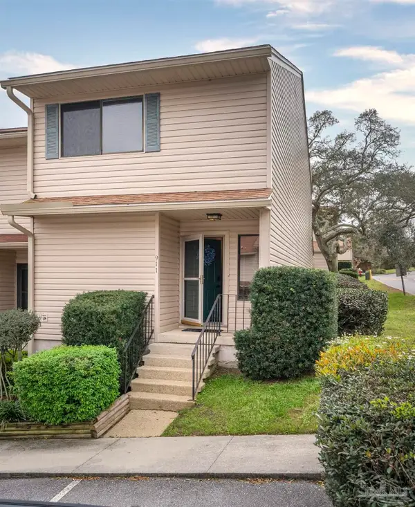 911 Brookside Ct, Pensacola, FL 32503