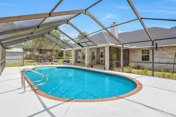 10686 Hatcher St, Milton, FL 32583