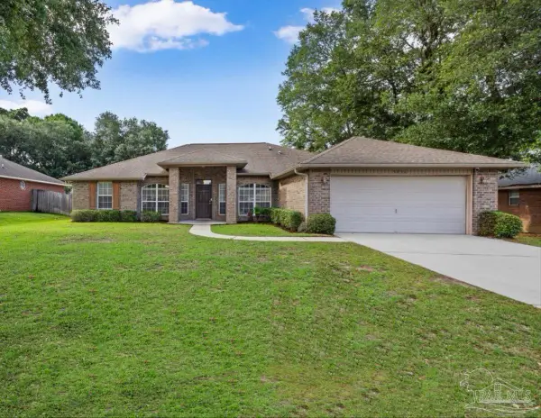 5836 Chi Chi Cir, Milton, FL 32570