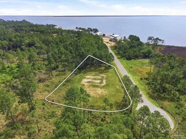 1045 Oyster Bay Dr, Milton, FL 32583