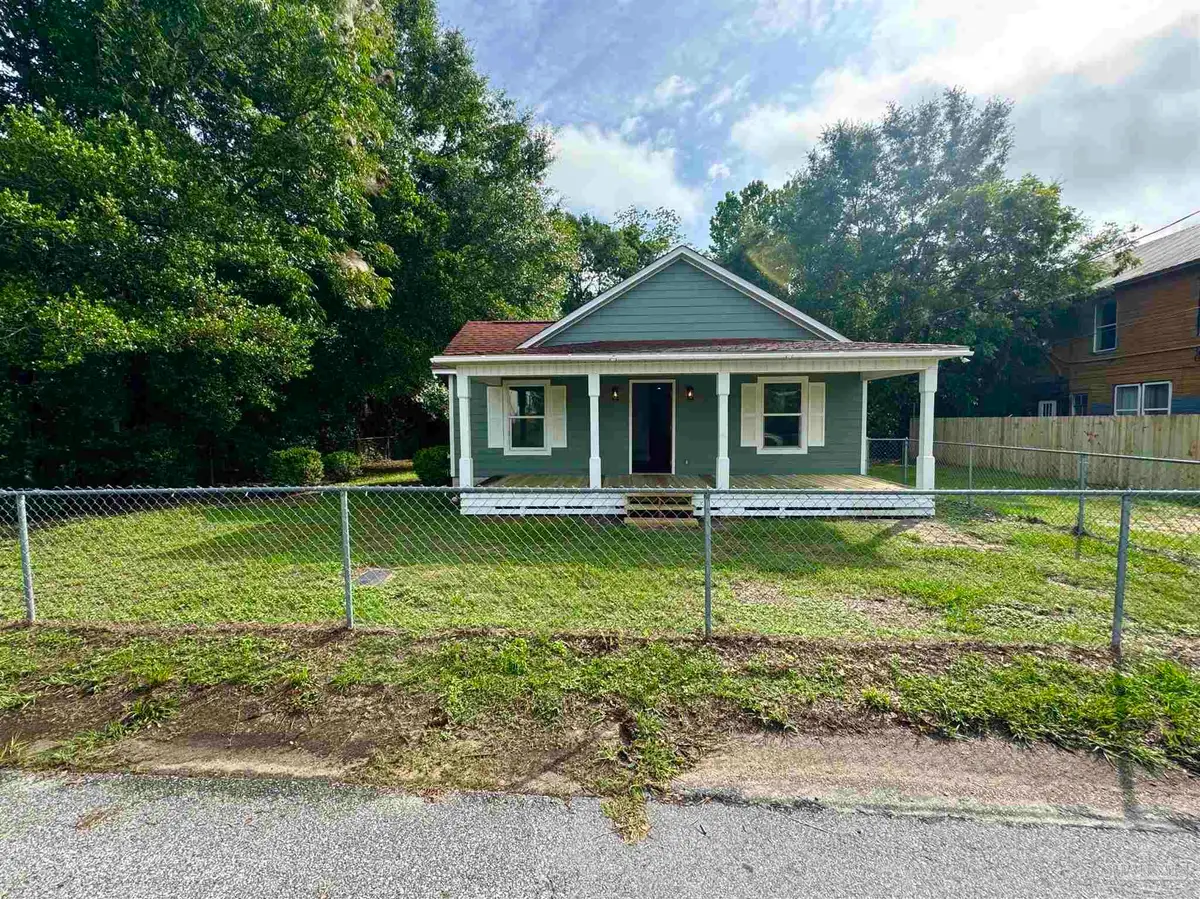 424 Front St, Century, FL 32535 - #1