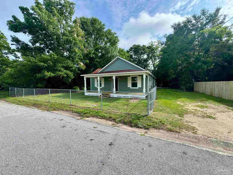 424 Front St, Century, FL 32535 - #2