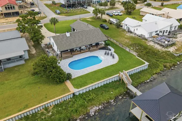 13905 Canal Dr, Pensacola, FL 32507