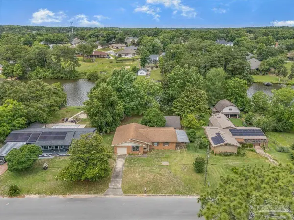 6209 E Shore Dr, Pensacola, FL 32505