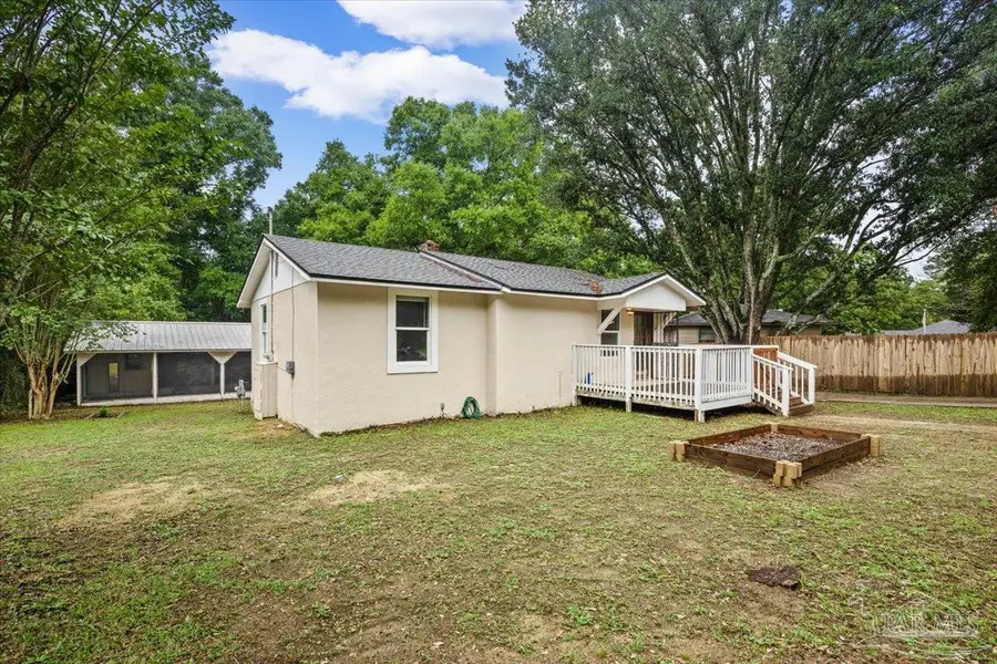 671 Georgia St, Crestview, FL 32536 - #2