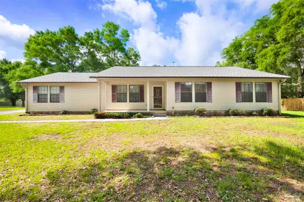 5735 Eagle Dr, Milton, FL 32570