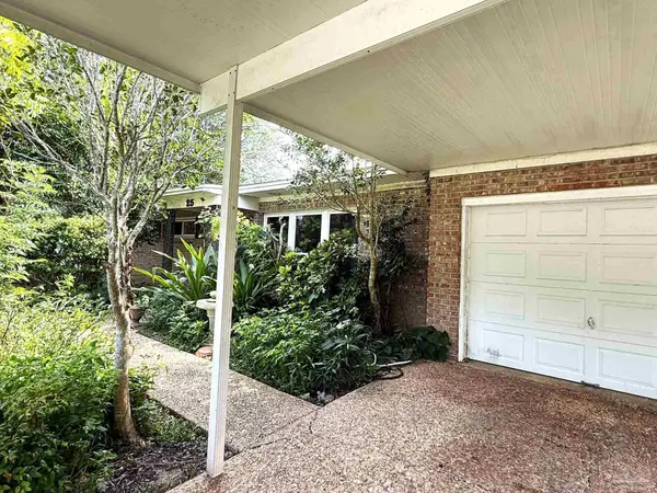 25 Feldor Dr, Pensacola, FL 32506