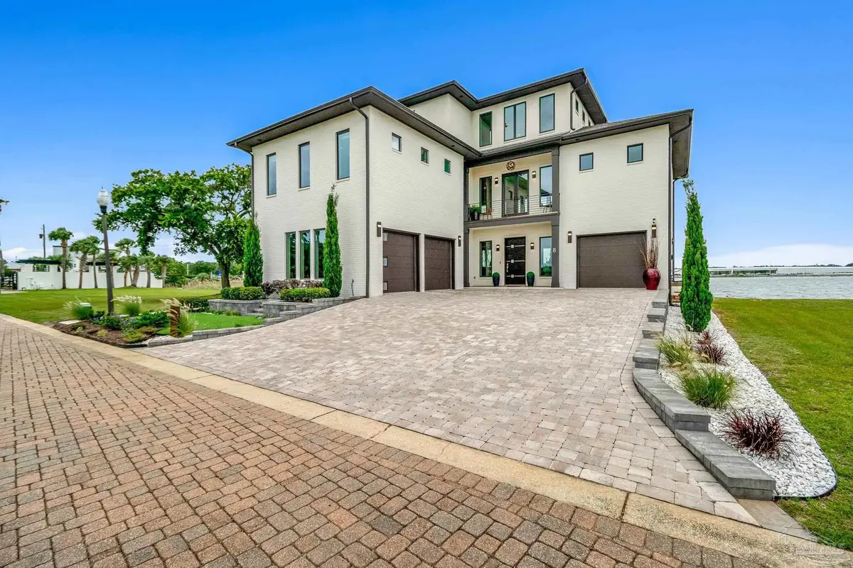 8 Wharf Ave, Pensacola, FL 32502 - #1