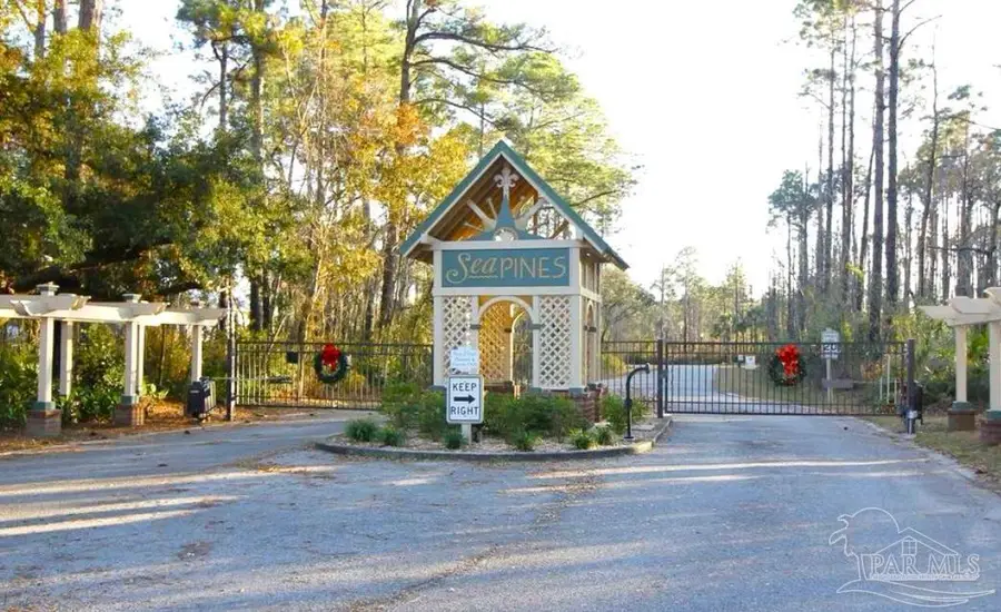 1069 Oyster Bay Dr, Milton, FL 32583 - #2