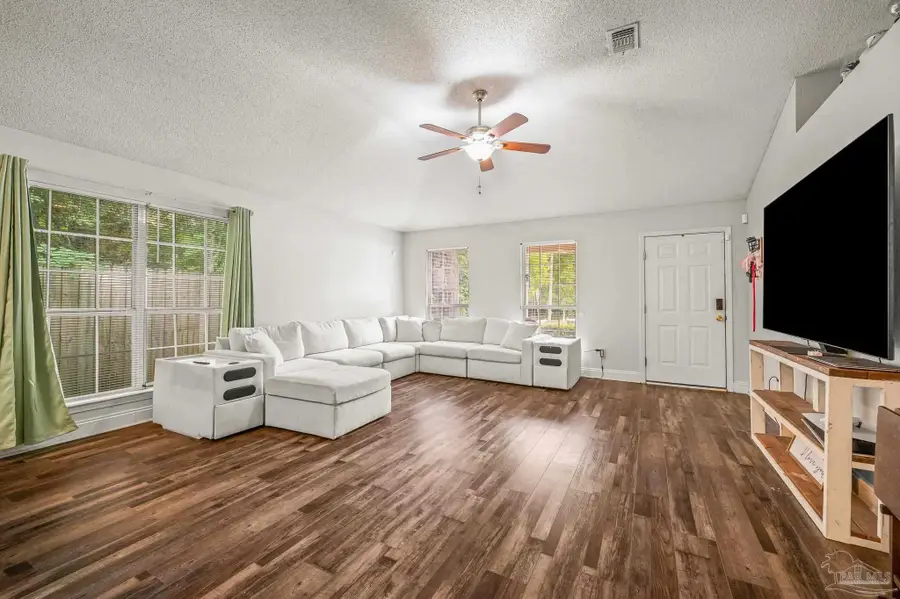 6014 Montgomery Ave, Pensacola, FL 32526 - #2