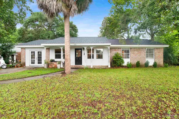 206 Norwich Dr, Gulf Breeze, FL 32561