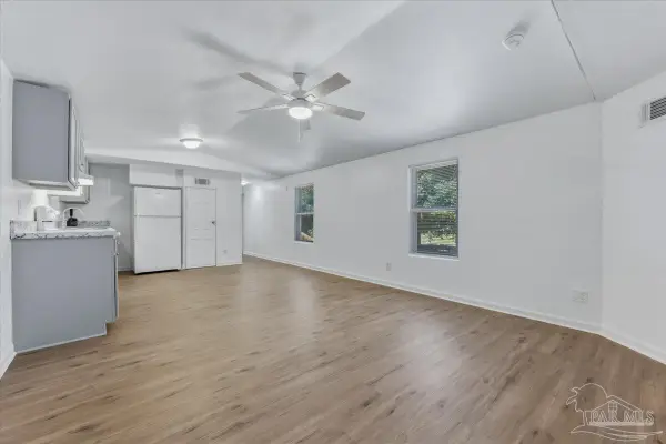 5473 Bluebird St, Milton, FL 32583