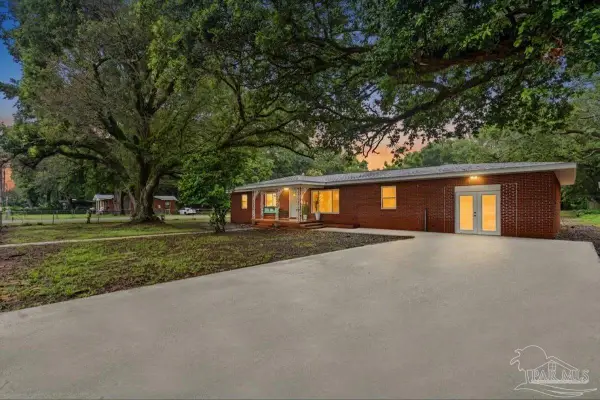 4840 W Spencer Field Rd, Pace, FL 32571