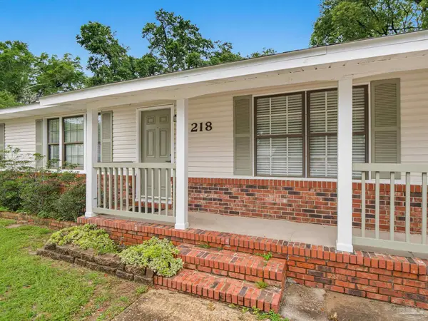 218 Betty Rd, Pensacola, FL 32507