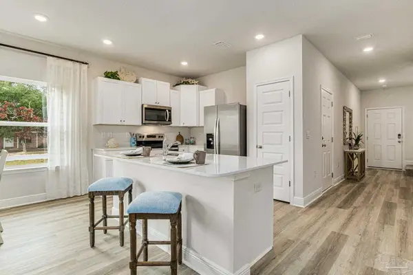 4807 Spruce Point Dr, Gulf Breeze, FL 32563