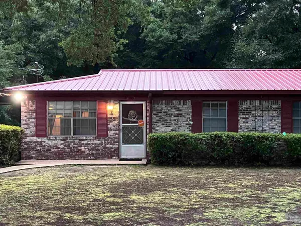 7532 Holmes St, Milton, FL 32583