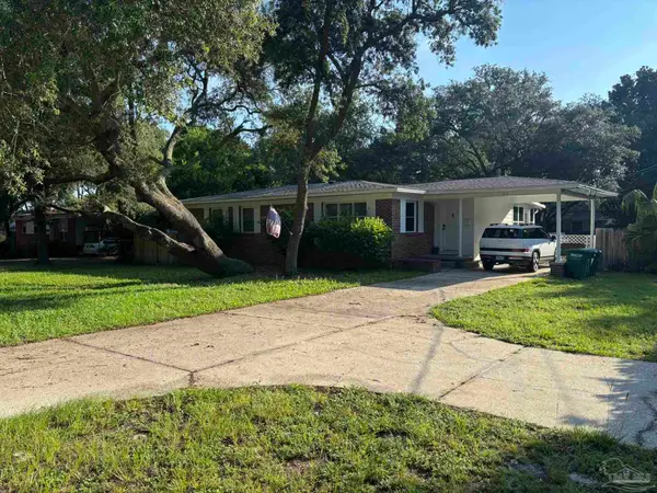 24 Gilmore Dr, Gulf Breeze, FL 32561
