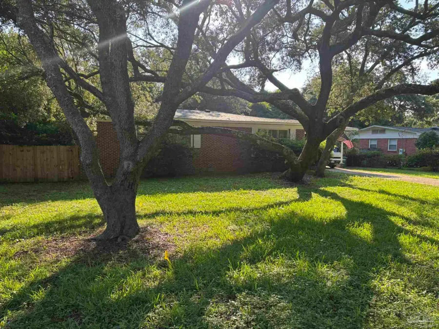 24 Gilmore Dr, Gulf Breeze, FL 32561 - #2