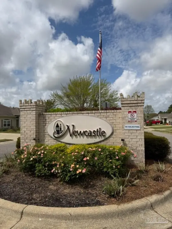 8907 Camelot Pl, Pensacola, FL 32534