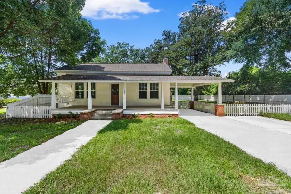 5061 Combs St, Milton, FL 32570