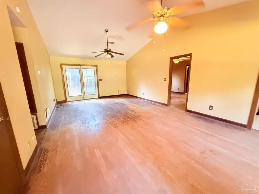 5244 Suwanee St, Milton, FL 32583 - #2